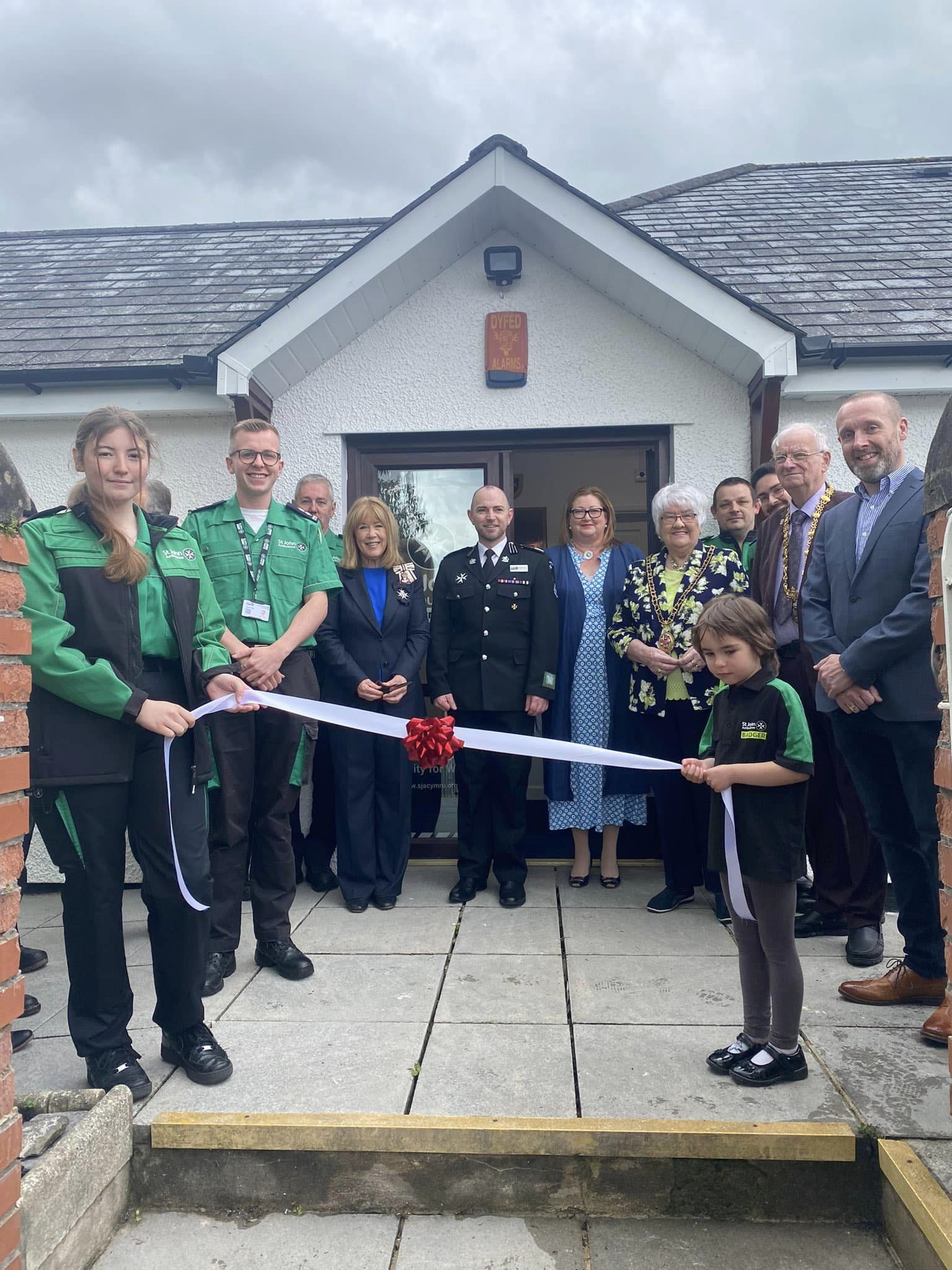 Miss Sara Edwards, His Majesty's Lord Lieutenant of Dyfed, officially reopening the building.